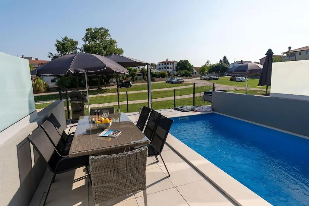 Casa Levant Funtana 0*,